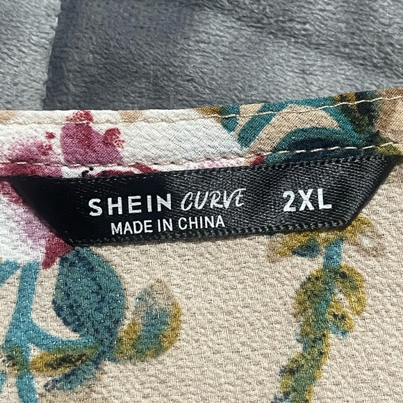 SHEIN CURVE  2XL  TUNIC TOP - Picture 8 of 9